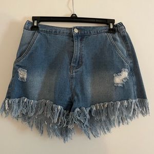 Size medium Hayden brand frayed denim shorts